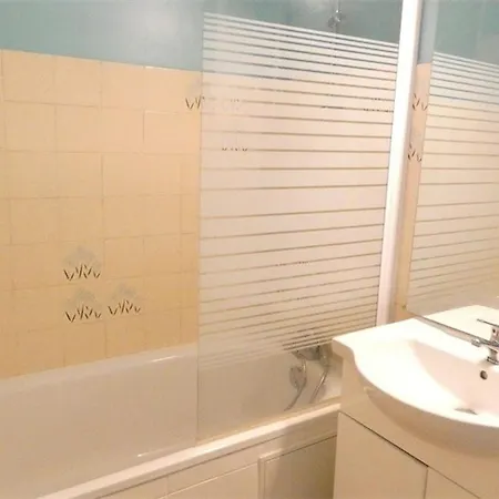 Cosy à Avec Parking - Fr-1-457-161